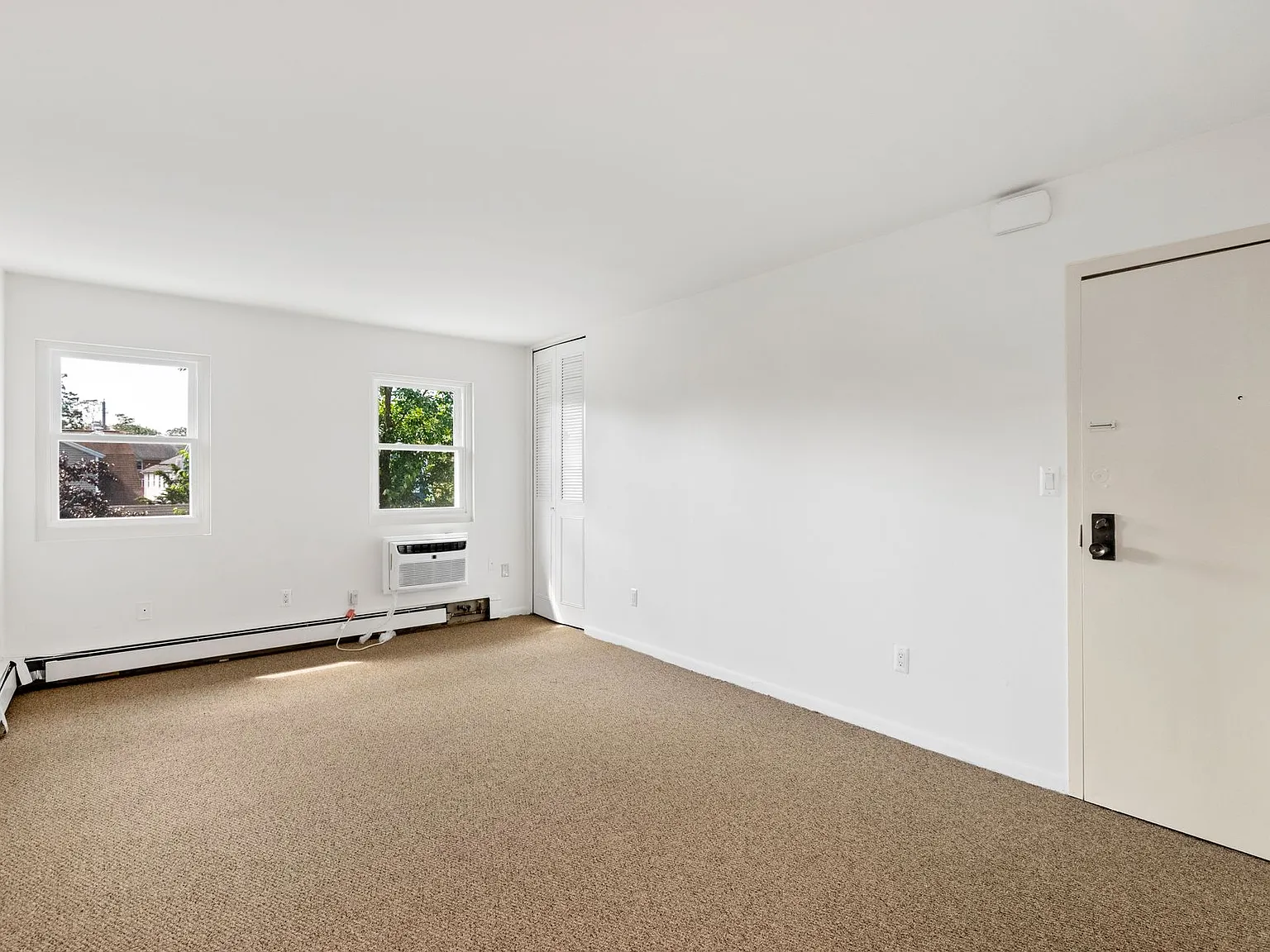 Doral Apartments — Photo 4