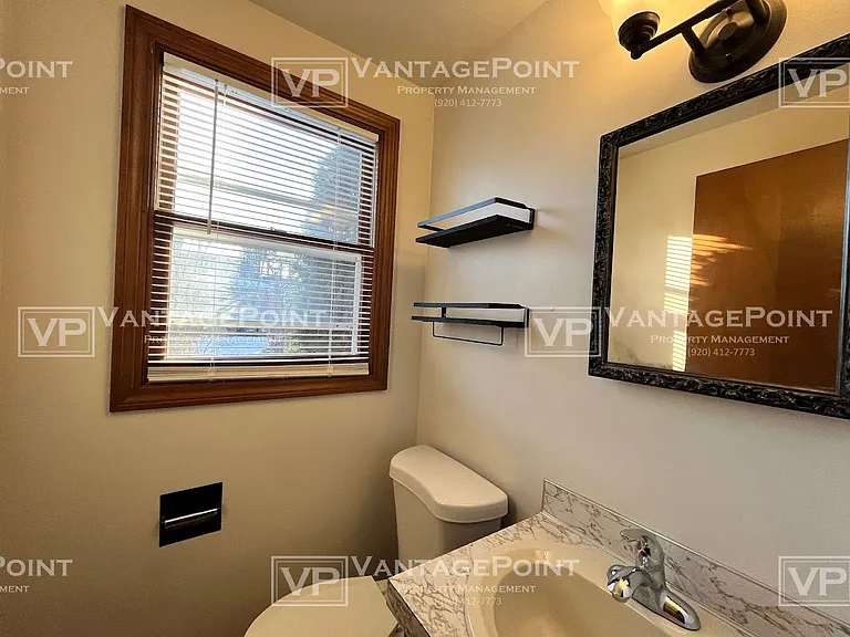 471 Taft St — Photo 17