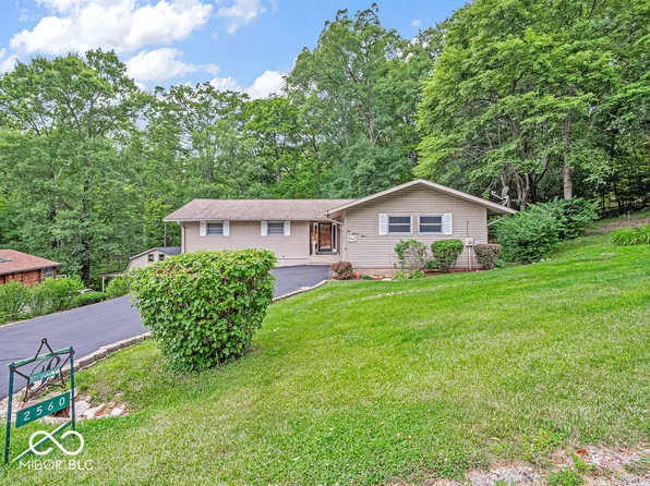 2560 S Edgewood Ct, Martinsville, IN 46151