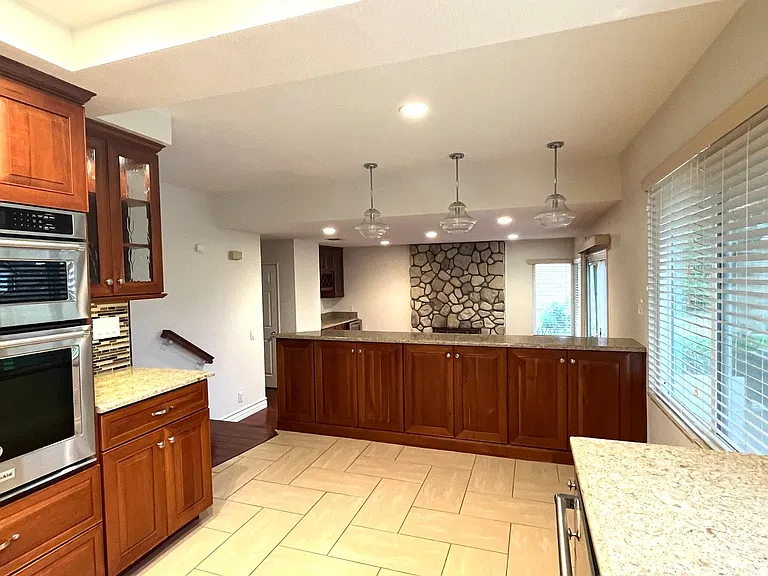 926 S Essex Rd — Photo 6