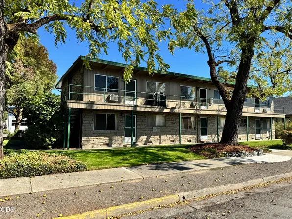 302 SE K St, Grants Pass, OR 97526