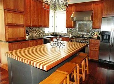 5th image of 16 Norumbega Cir