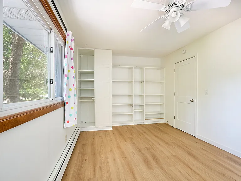 565 Transit Ave — Photo 7