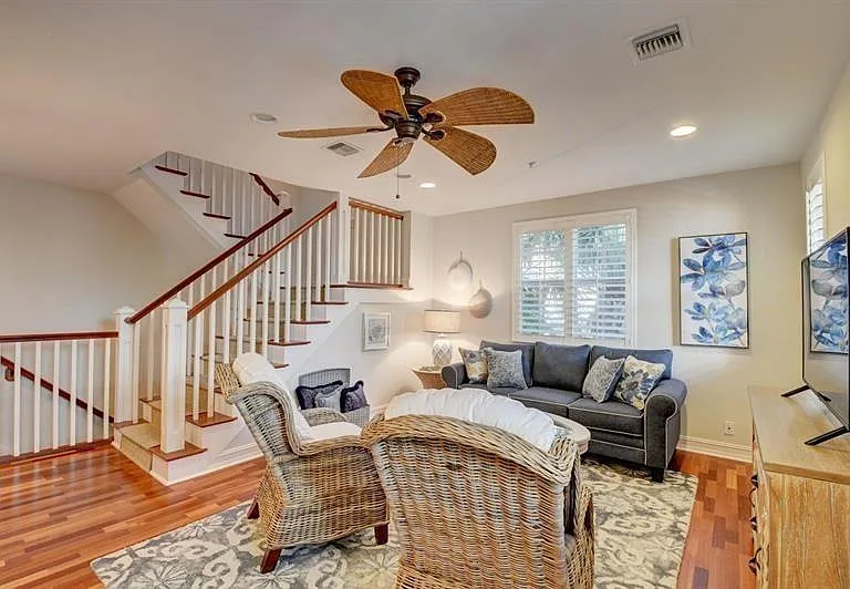 306 E Mallory Cir — Photo 13