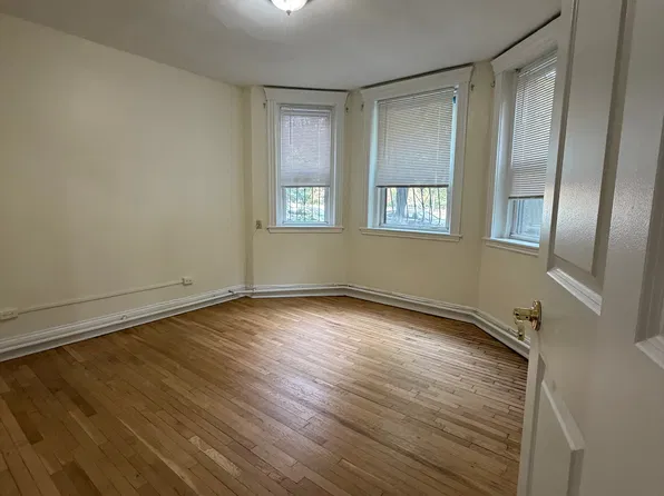 386 Riverway APT 2, Boston, MA 02115