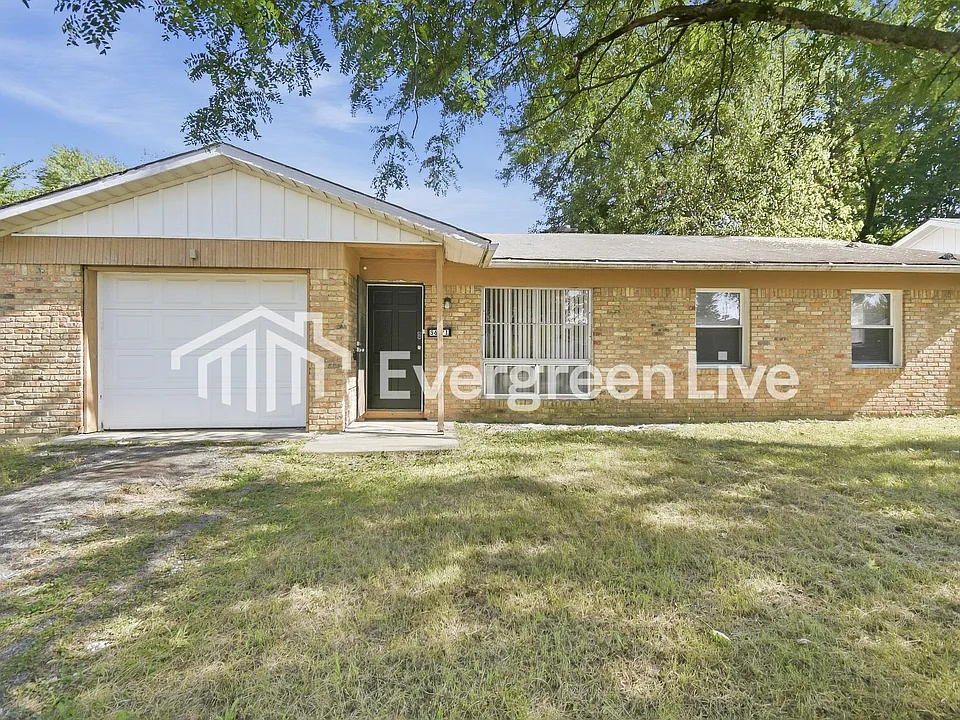 3671 N Brentwood Ave