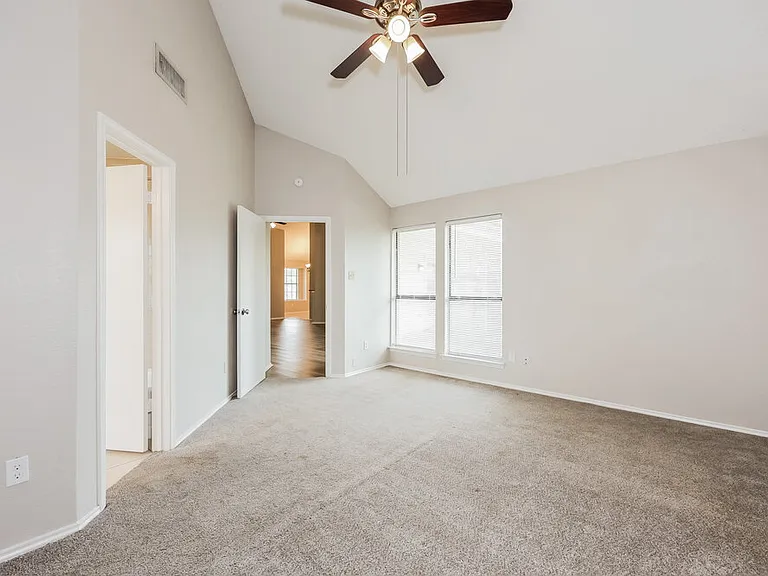 6423 Woodstream Trl — Photo 9