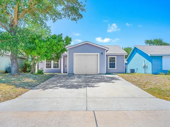 113 Captains Bay Dr, Rockport, TX 78382