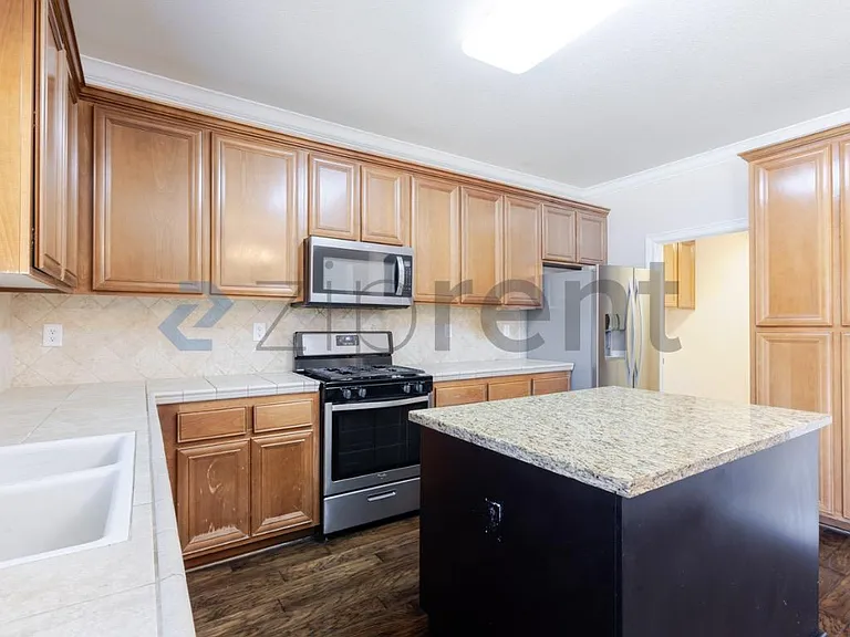 5609 Freestone Dr — Photo 12