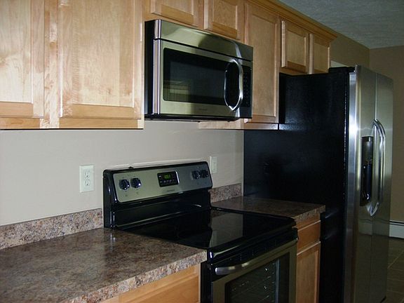 3rd image of 1585 Kingsley Ave