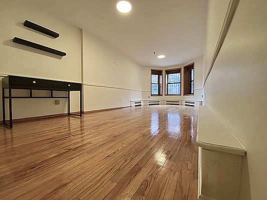 3rd image of 265 Jefferson Ave #B