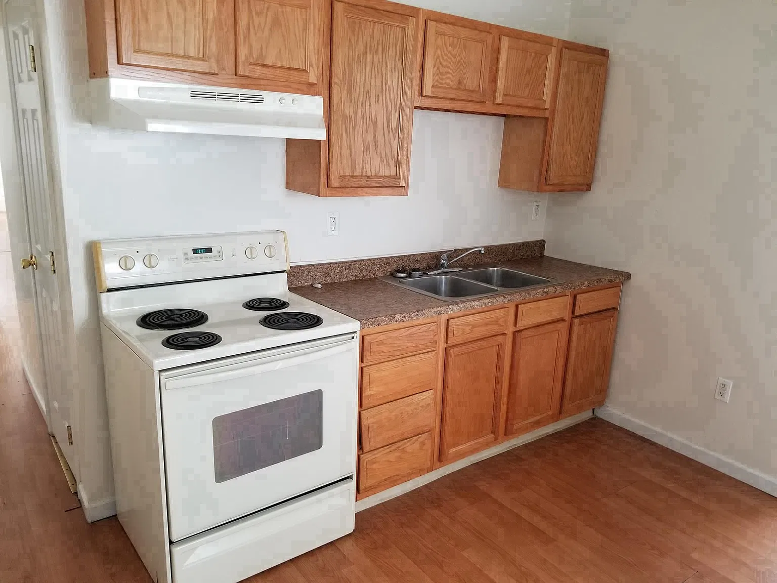 1 bed, 700 sqft, $1,100 — Photo 1