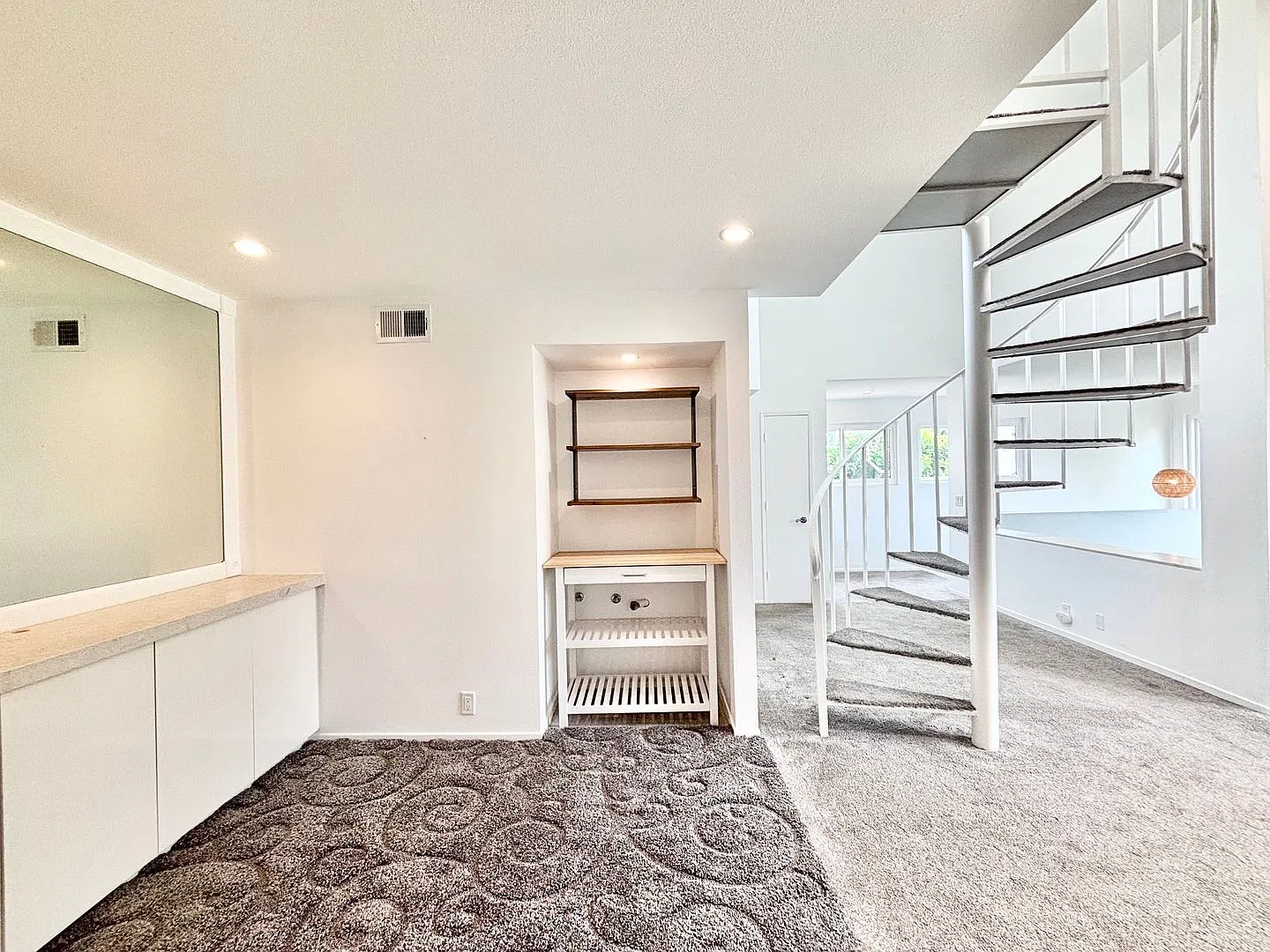 2287M Oxnard Shores | 2 Bed + 2 Bath | The Colony — Photo 3