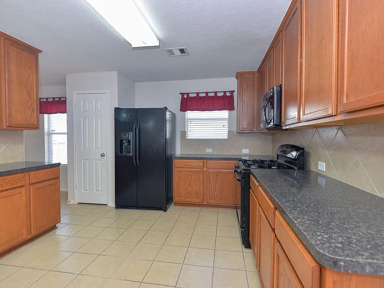13607 Manor Crest Ln — Photo 8