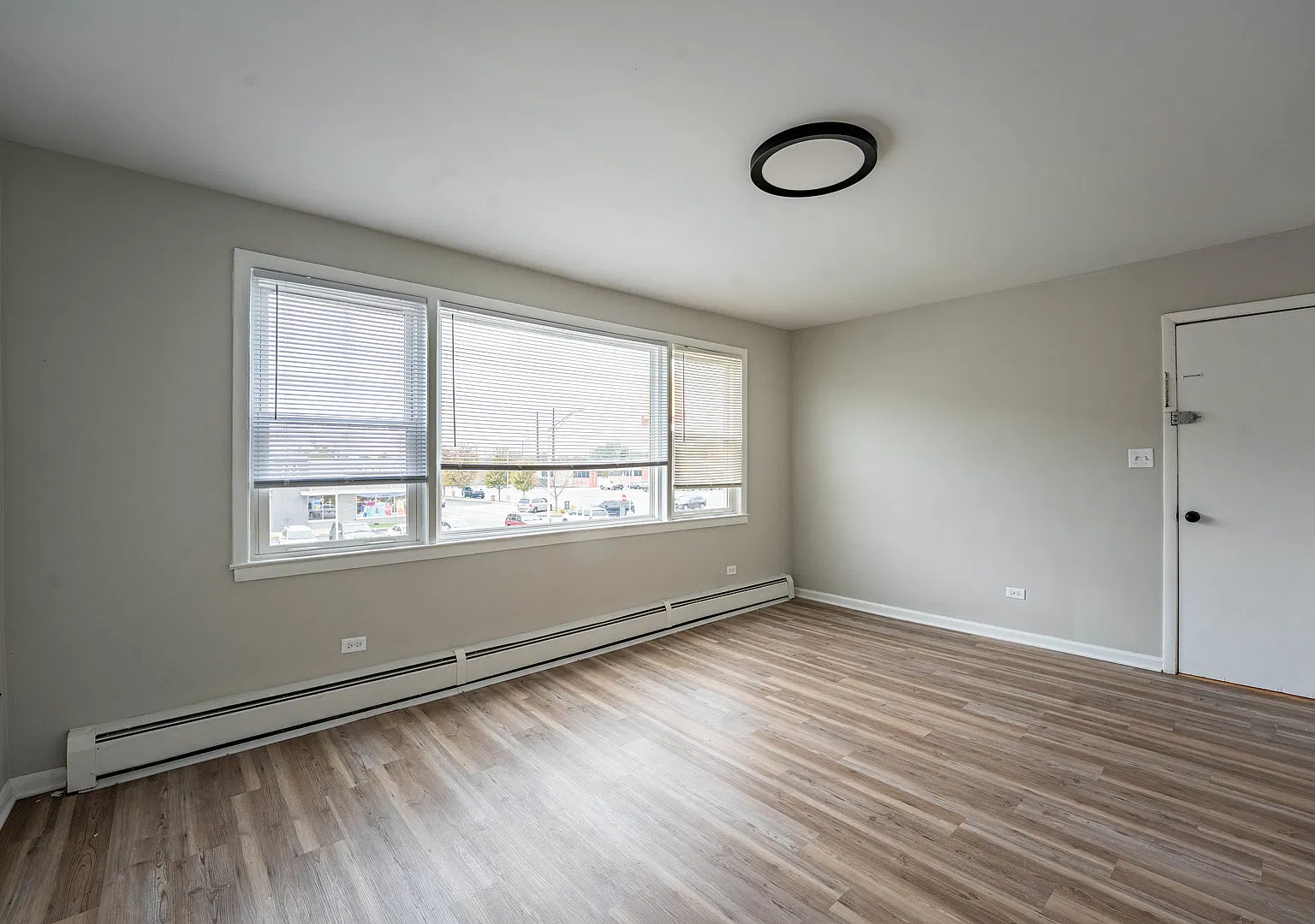 3 bed, 1000 sqft, $2,100 — Photo 3