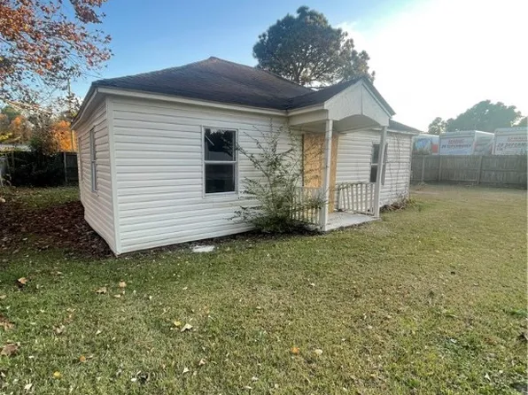 104 Fleishman St, Fayetteville, NC 28303