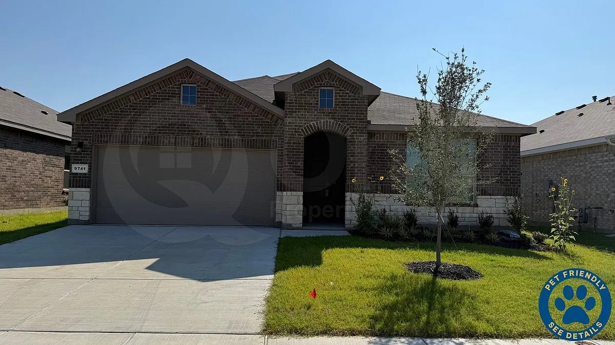 4 bed, 2.5 bath, 2033 sqft, $2,179 — Photo 1