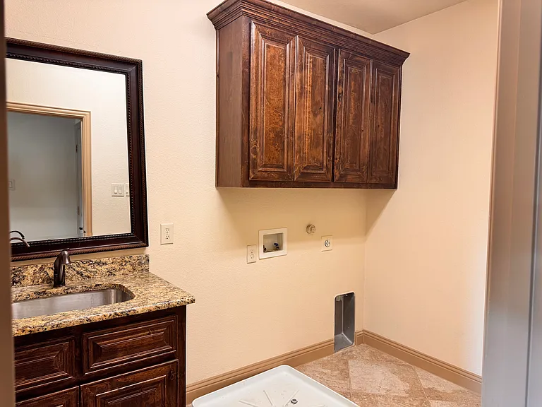 9001 Blue Water Dr — Photo 18
