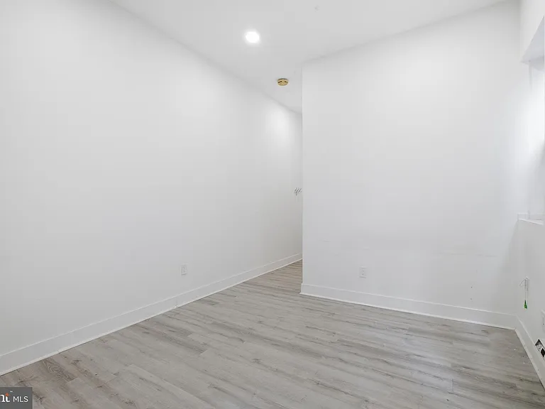 4242 Pine St #1B — Photo 9
