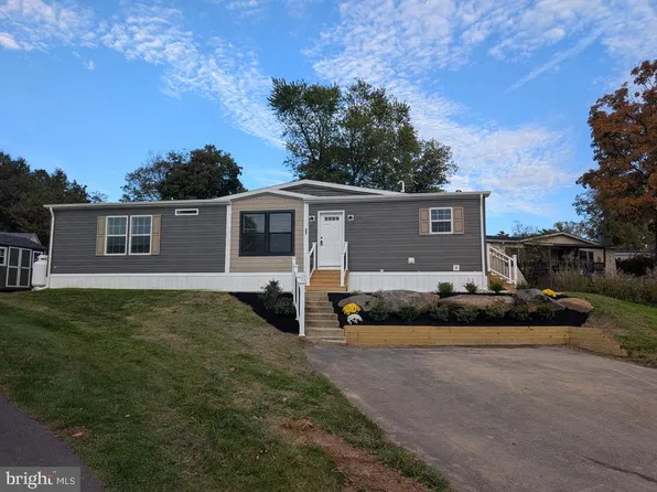 27 Golfview Dr, Quakertown, PA 18951