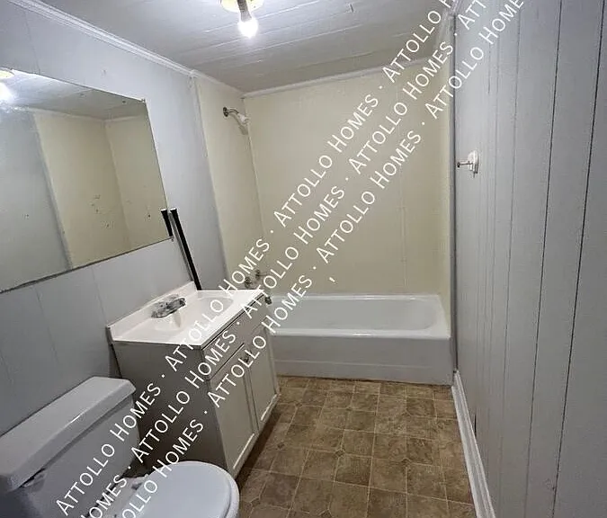 1915 43rd Ave NE #D — Photo 8