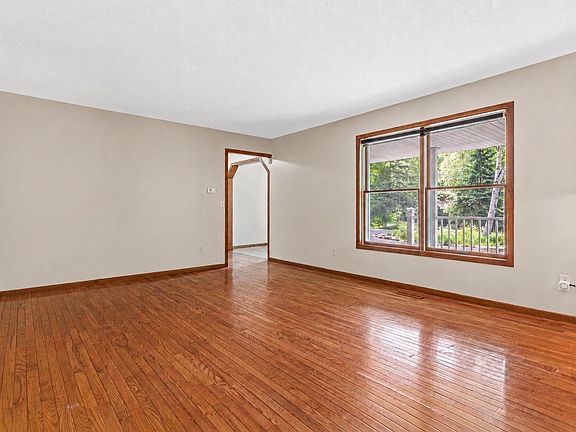 4th image of 238 Glen Cir
