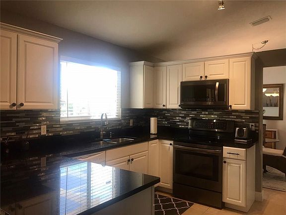 5th image of 2301 SE Rock Springs Dr