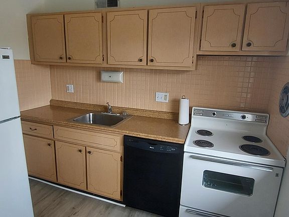 4th image of 745 Thompson Dr #747A