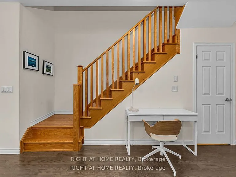 22 Coneflower Cres — Photo 15