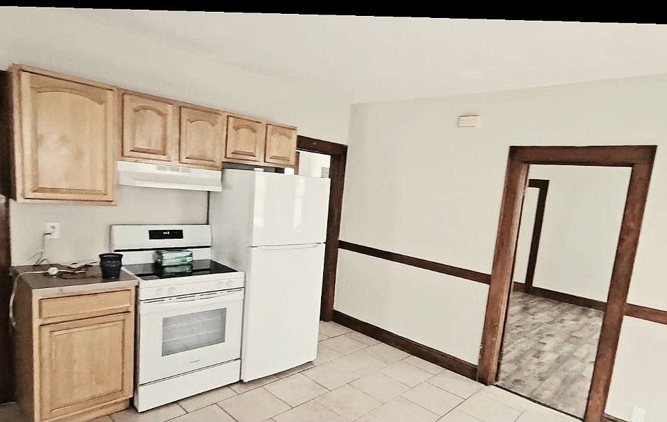 1st image of 266 Grove St Floor 1