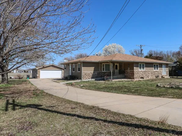 906 E 43rd St S, Wichita, KS 67216