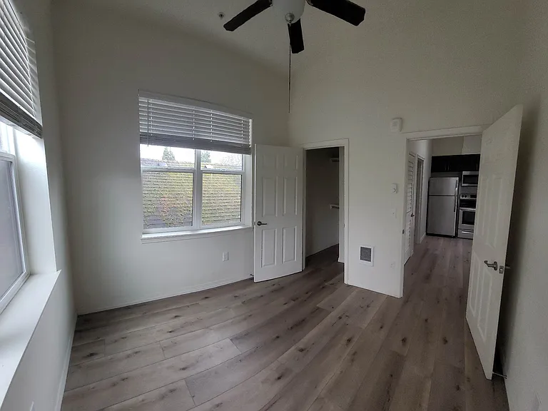 Clark Apartments — Photo 15