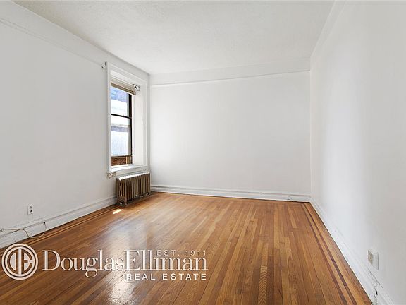 3rd image of 345 Montgomery St APT 5M