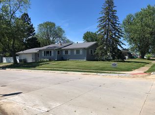 1104 Galbraith Dr, Clinton, IA 52732
