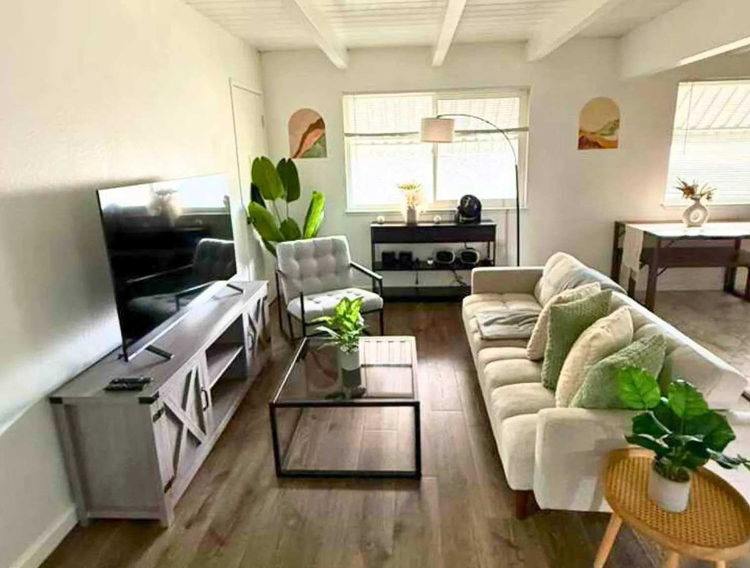 2 bed, 1.0 bath, 990 sqft, $5,028 — Photo 4