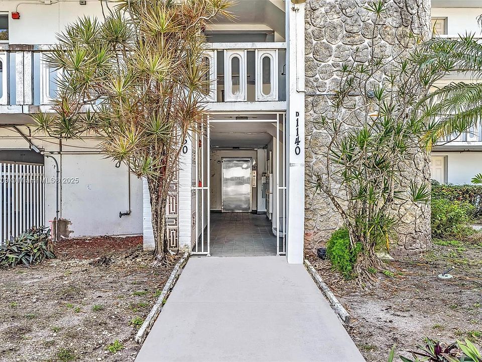 1st image of 1140 NE 191st St #25