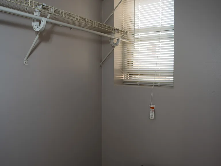 5737 N Kenmore Edgewater Apartments — Photo 7