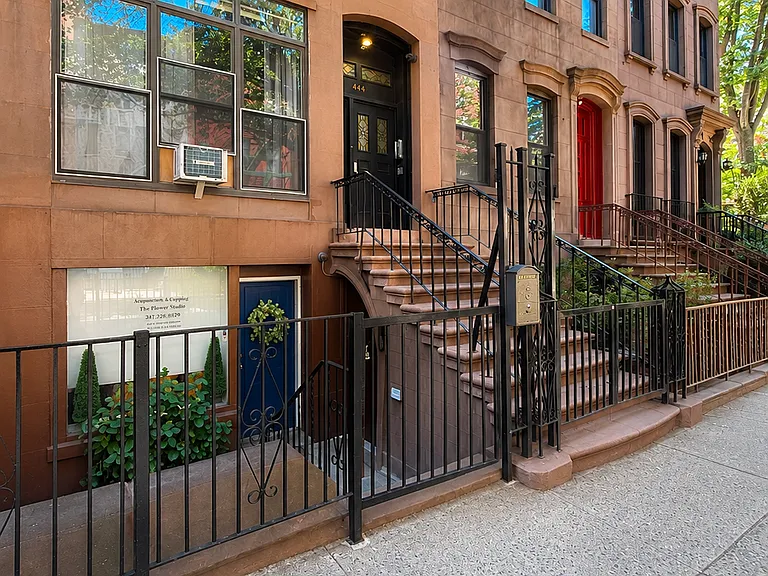 444 W 51st St #3F — Photo 11
