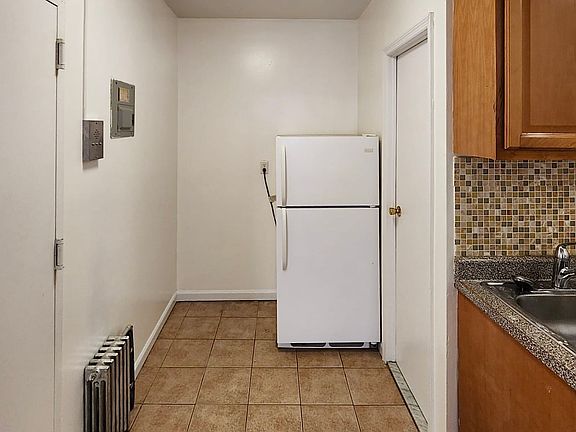 5th image of 868 De Kalb Ave #2L