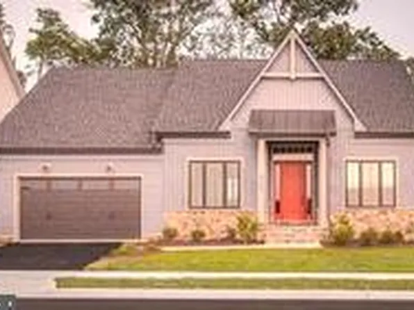 511 Shenandoah Crossing Dr, Charles Town, WV 25414