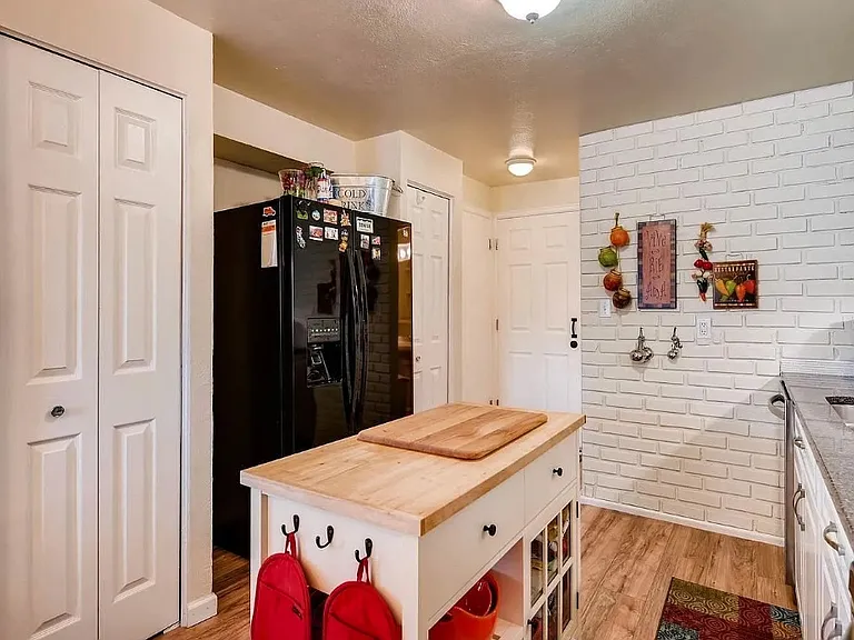 2933 S Lansing Way — Photo 15
