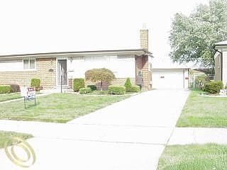 3rd image of 31316 Louise Dr
