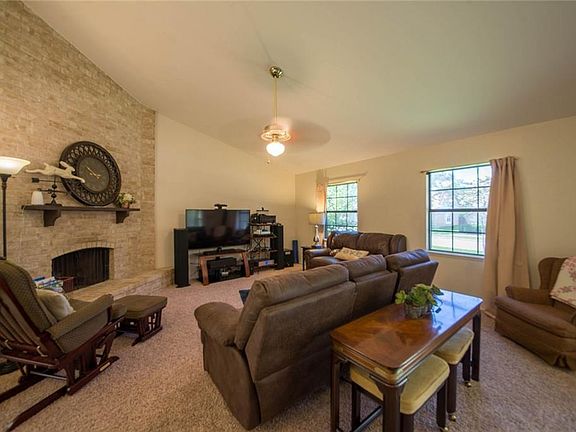 2nd image of 2845 Oxford Ln
