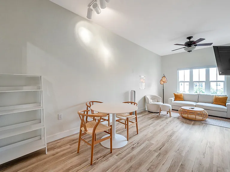 100 4th Ave S #424 — Photo 12