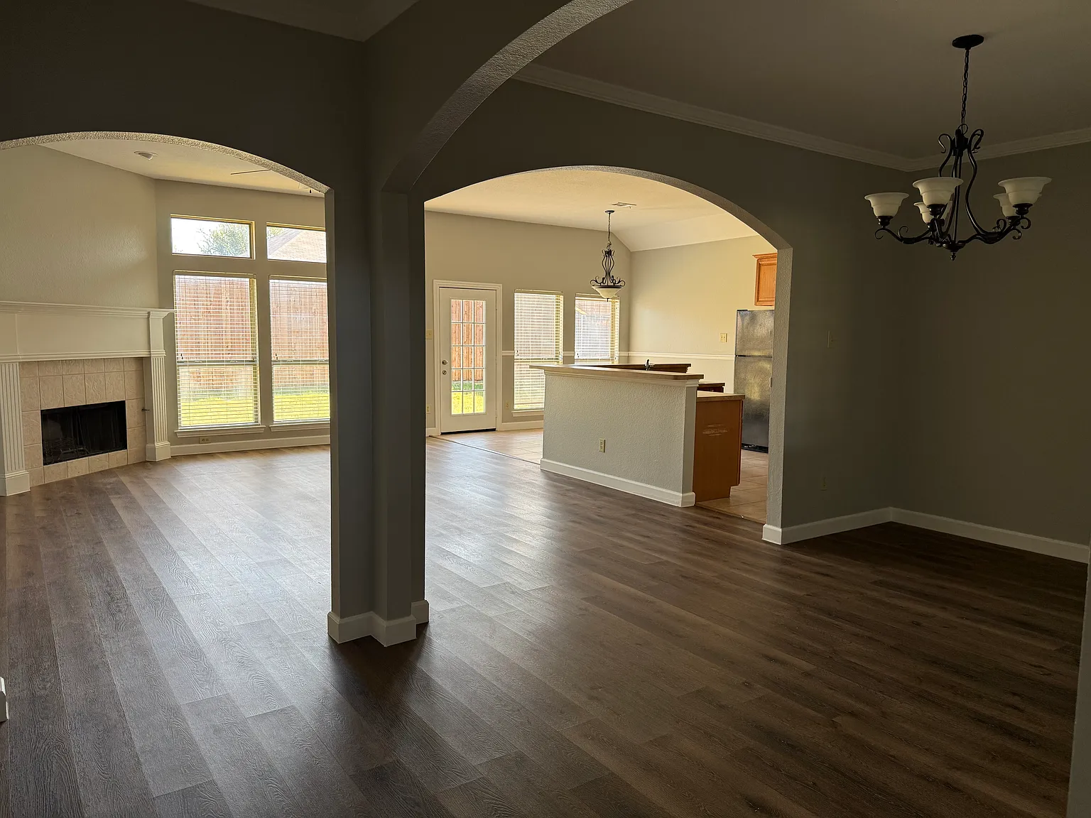 3 bed, 2079 sqft, $2,500 — Photo 3