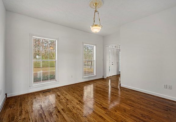 4th image of 1150 Lee Road 250