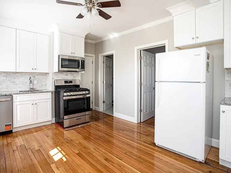 446 Main St — Photo 2