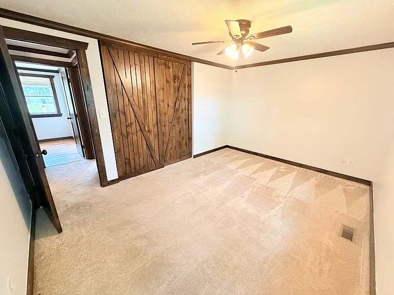 103 Valleyview Dr — Photo 13