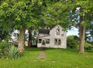 19255 E 29th Rd, Oconee, IL 62553