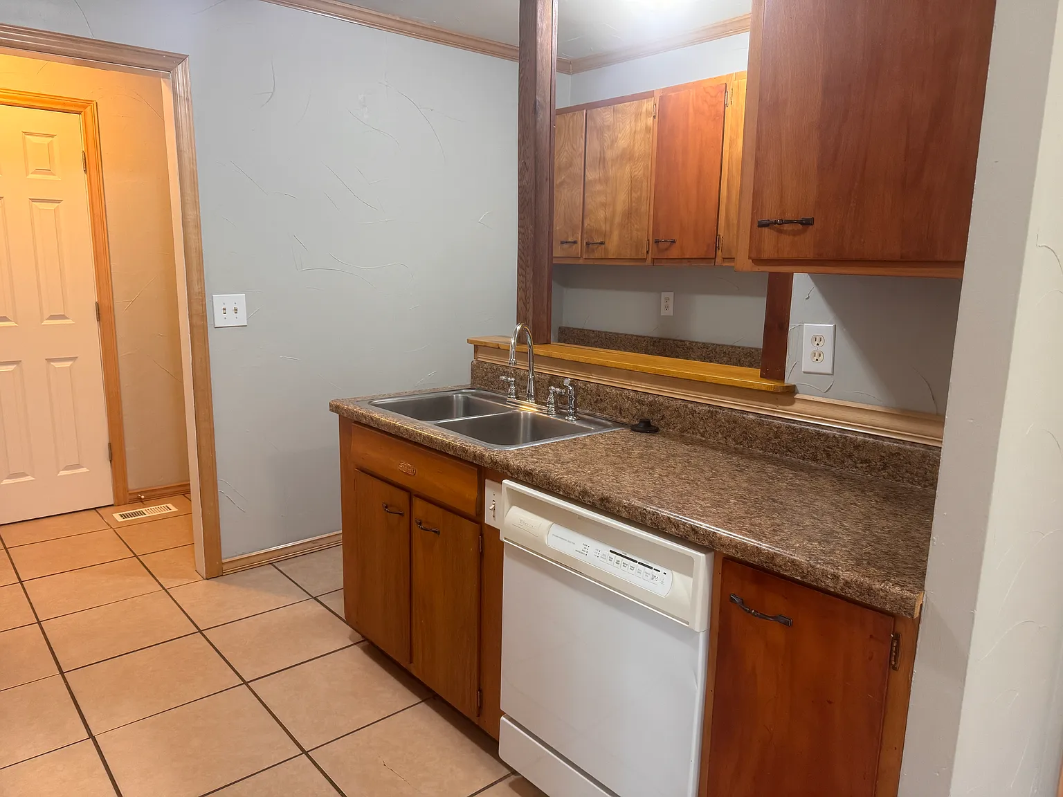 3 bed, 1.5 bath home for rent in Edmond! — Photo 3
